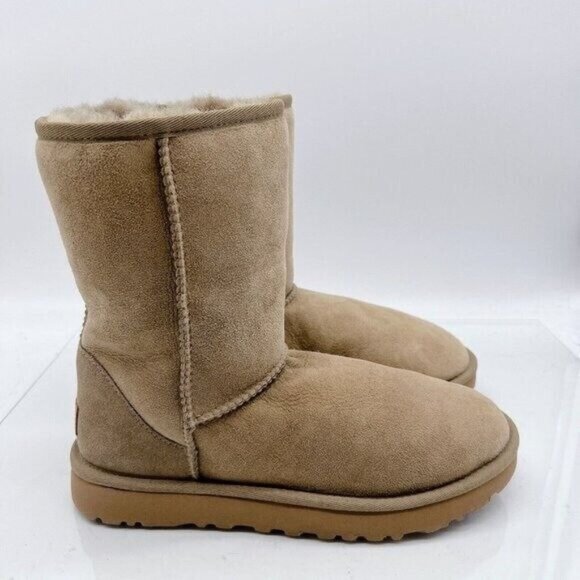 UGG Australia Women's Classic Short II Sheepskin Winter Boots Stone US 6 - Picture 1 of 9